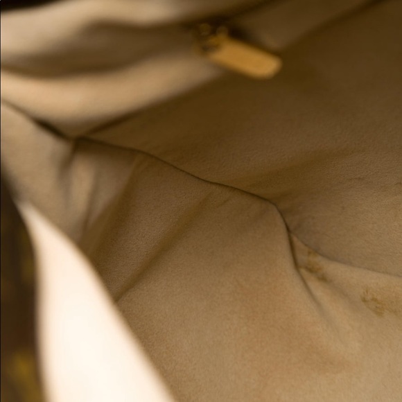 Louis Vuitton Monogram Artsy GM Bag - Picture 5 of 6